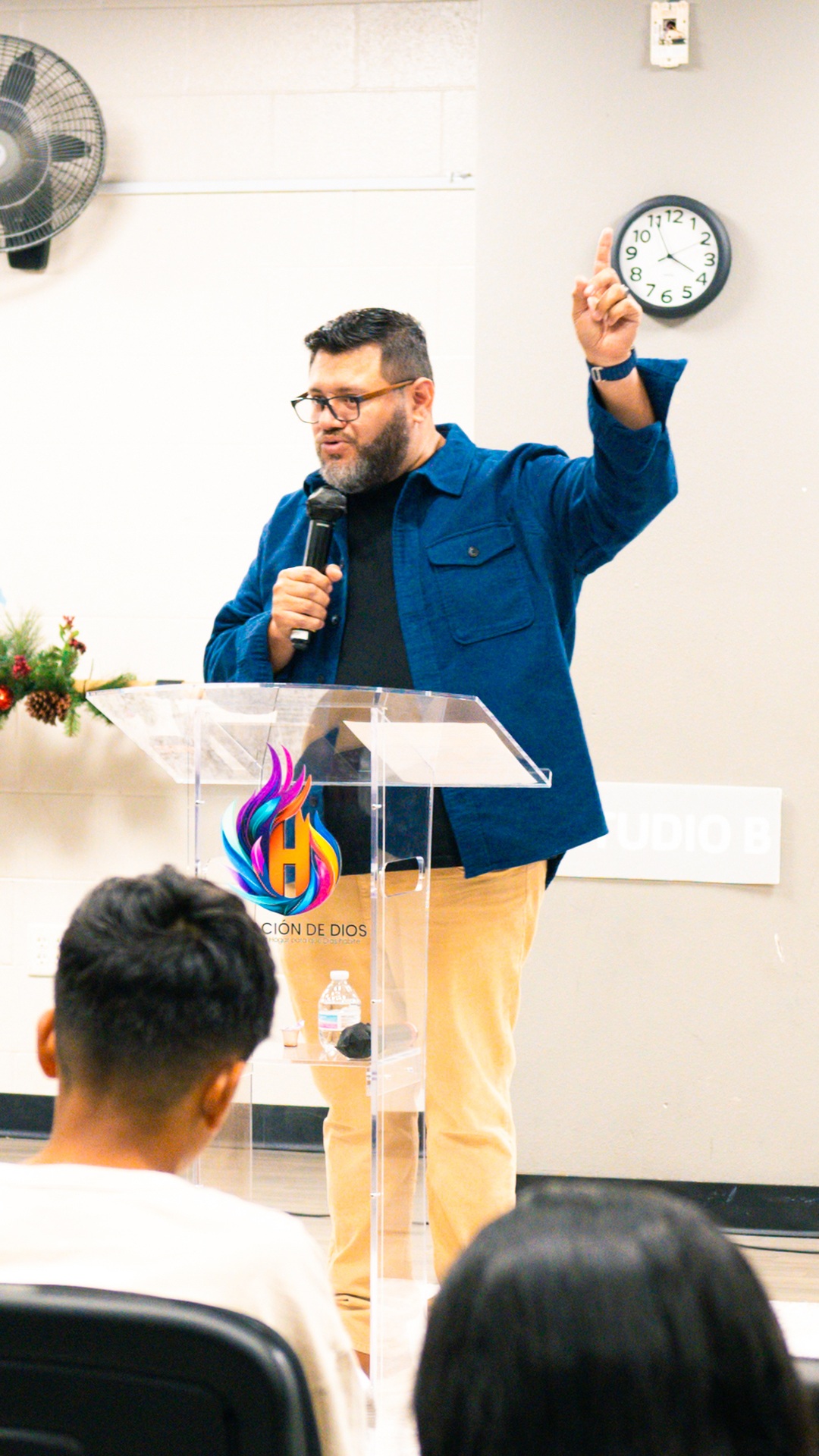 Pastor y profeta ordenado bajo Christian International y los obispos Tom y Jane Hamon
